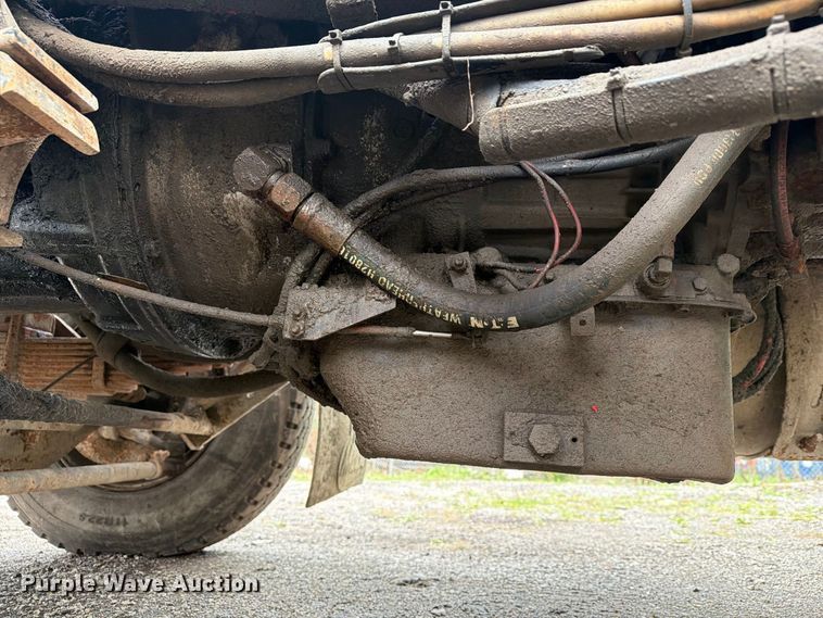 image for item FG3035 1991 Mack MR688P refuse truck