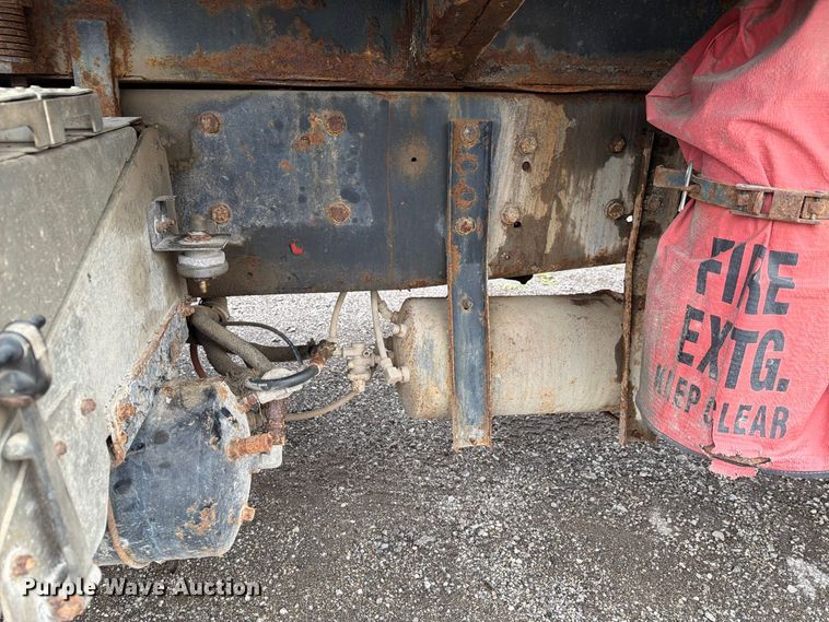 image for item FG3035 1991 Mack MR688P refuse truck