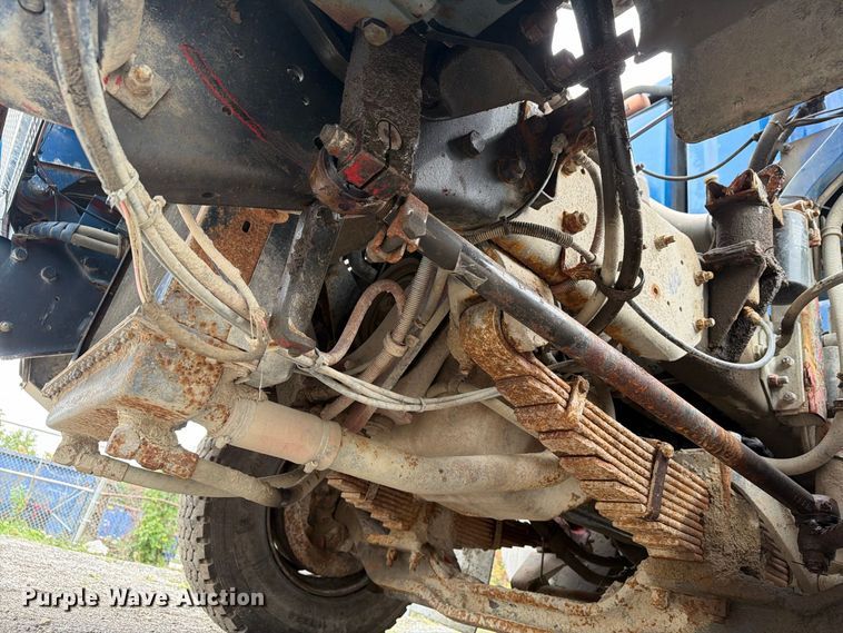 image for item FG3035 1991 Mack MR688P refuse truck