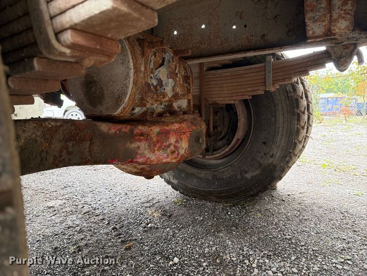 image for item FG3035 1991 Mack MR688P refuse truck