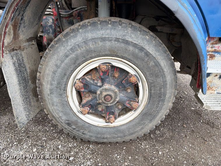 image for item FG3035 1991 Mack MR688P refuse truck