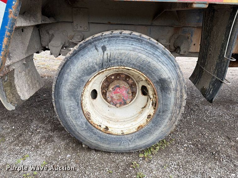 image for item FG3035 1991 Mack MR688P refuse truck
