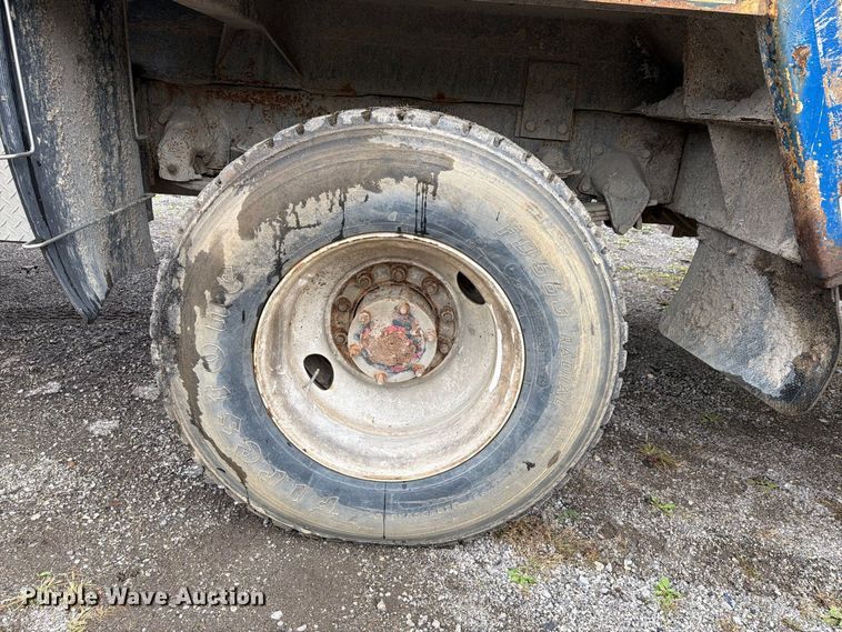 image for item FG3035 1991 Mack MR688P refuse truck
