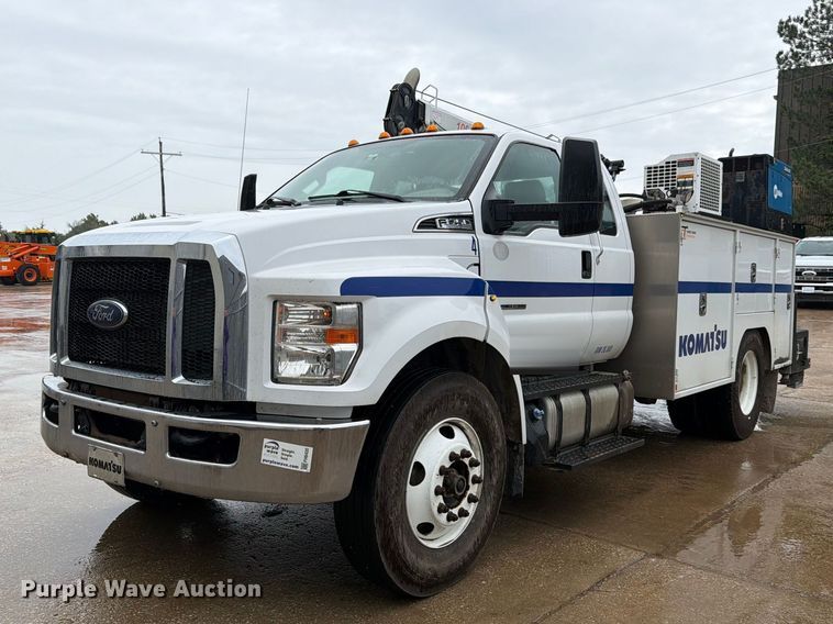 image for item FH6420 2018 Ford F750 Super Duty Ext. Cab utility / service truck