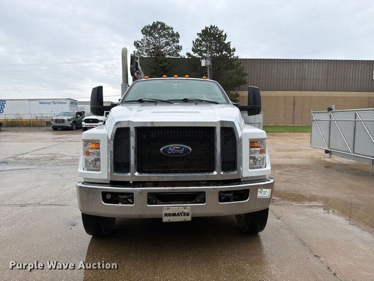 image for item FH6420 2018 Ford F750 Super Duty Ext. Cab utility / service truck