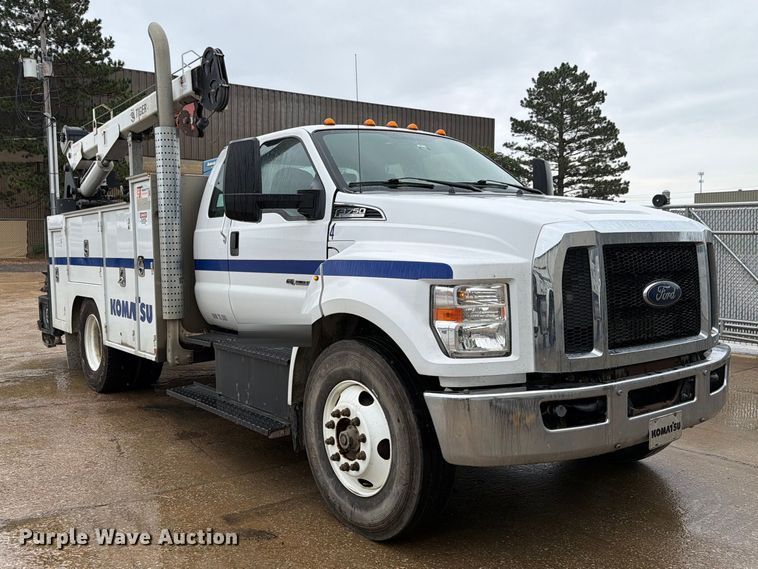 image for item FH6420 2018 Ford F750 Super Duty Ext. Cab utility / service truck