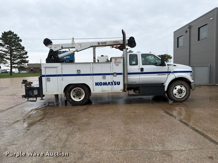 image for item FH6420 2018 Ford F750 Super Duty Ext. Cab utility / service truck