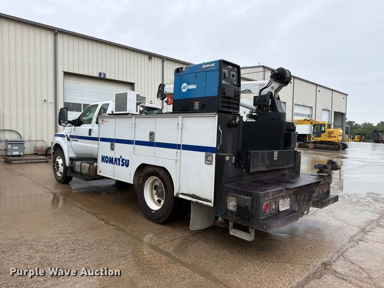 image for item FH6420 2018 Ford F750 Super Duty Ext. Cab utility / service truck