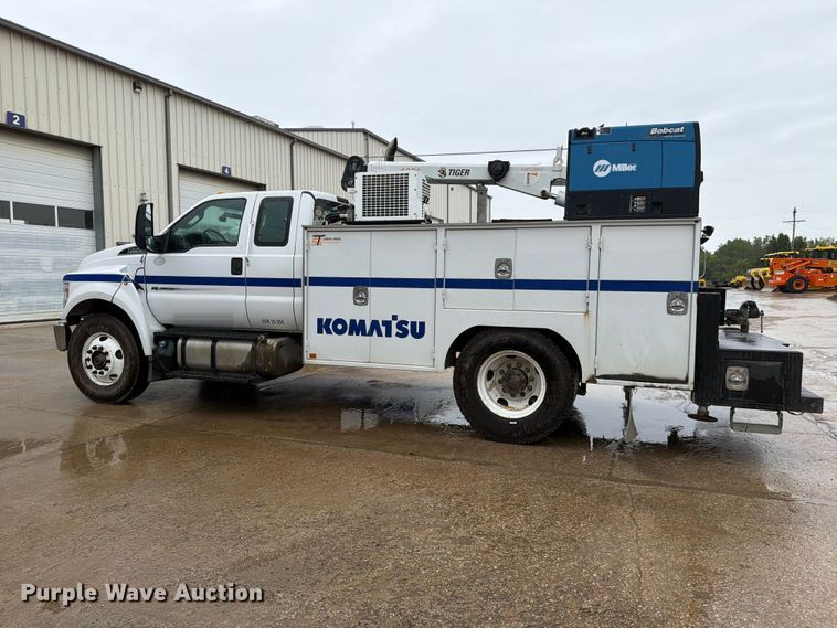 image for item FH6420 2018 Ford F750 Super Duty Ext. Cab utility / service truck