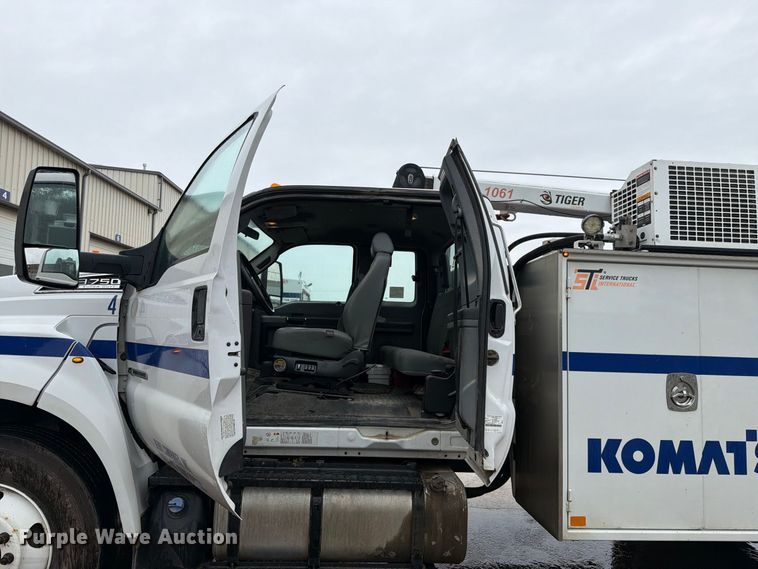image for item FH6420 2018 Ford F750 Super Duty Ext. Cab utility / service truck