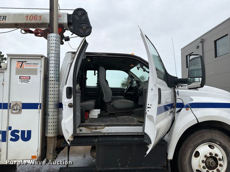 image for item FH6420 2018 Ford F750 Super Duty Ext. Cab utility / service truck