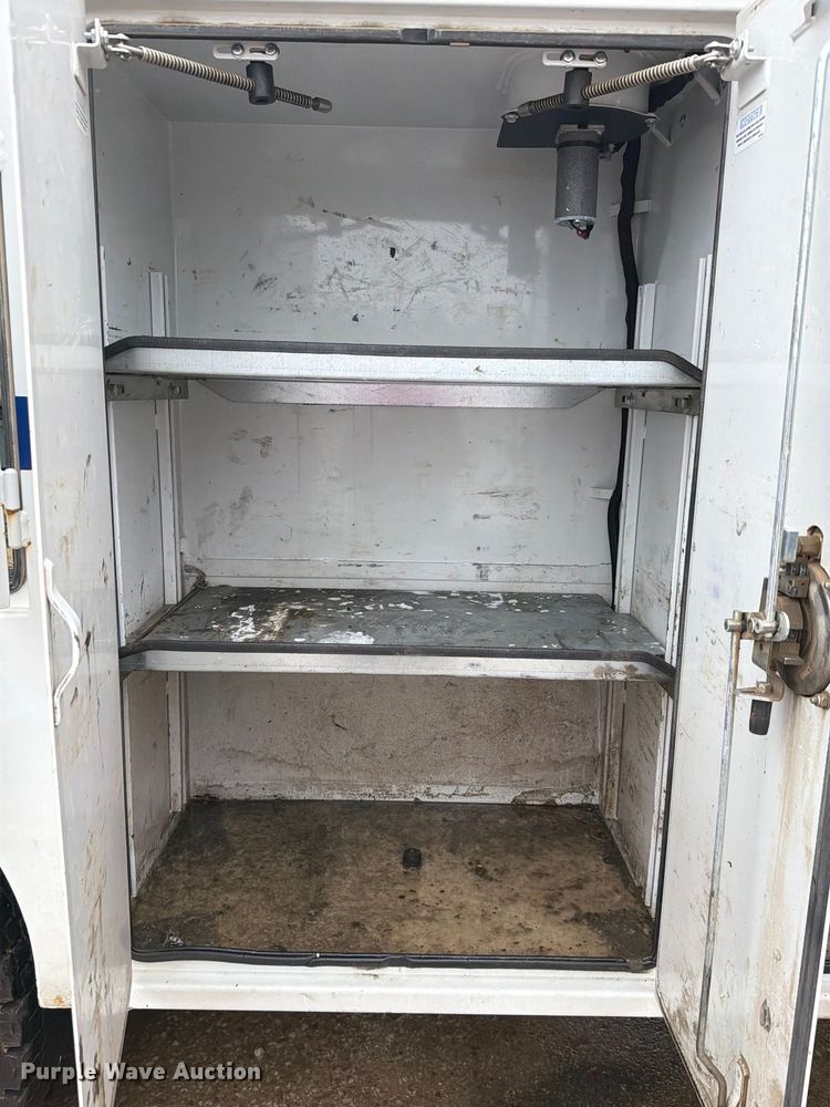 image for item FH6420 2018 Ford F750 Super Duty Ext. Cab utility / service truck