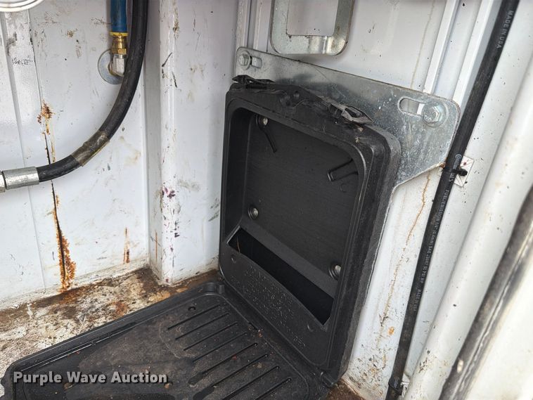 image for item FH6420 2018 Ford F750 Super Duty Ext. Cab utility / service truck