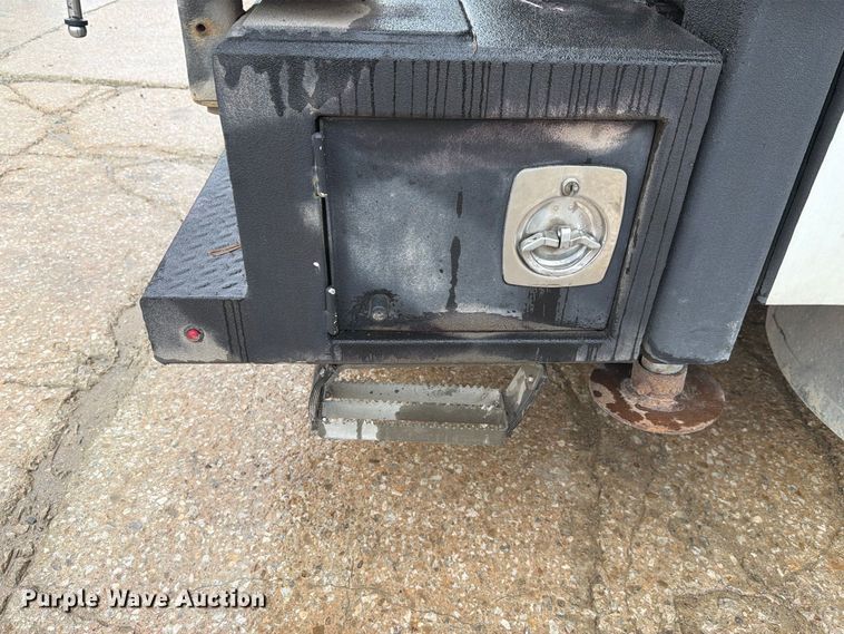 image for item FH6420 2018 Ford F750 Super Duty Ext. Cab utility / service truck