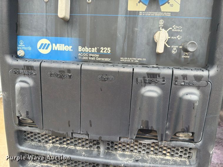 image for item FH6420 2018 Ford F750 Super Duty Ext. Cab utility / service truck