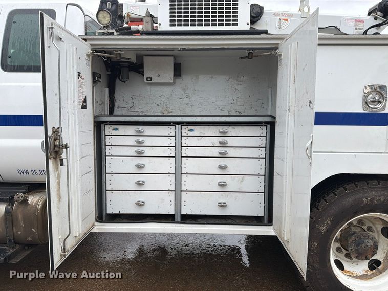 image for item FH6420 2018 Ford F750 Super Duty Ext. Cab utility / service truck
