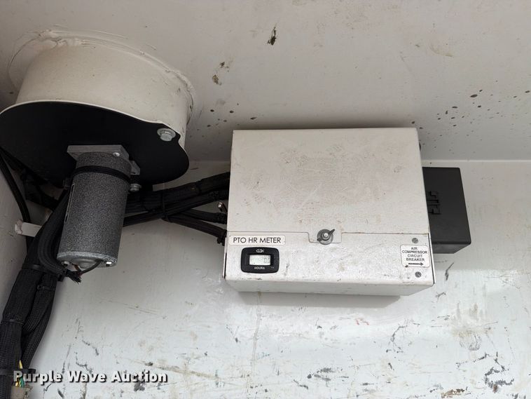 image for item FH6420 2018 Ford F750 Super Duty Ext. Cab utility / service truck
