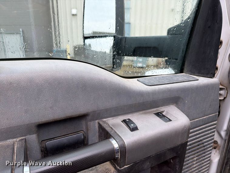 image for item FH6420 2018 Ford F750 Super Duty Ext. Cab utility / service truck