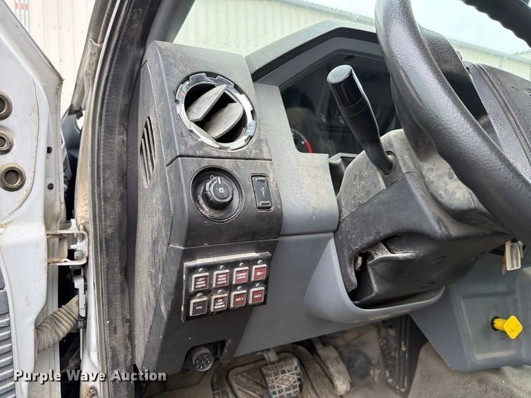 image for item FH6420 2018 Ford F750 Super Duty Ext. Cab utility / service truck
