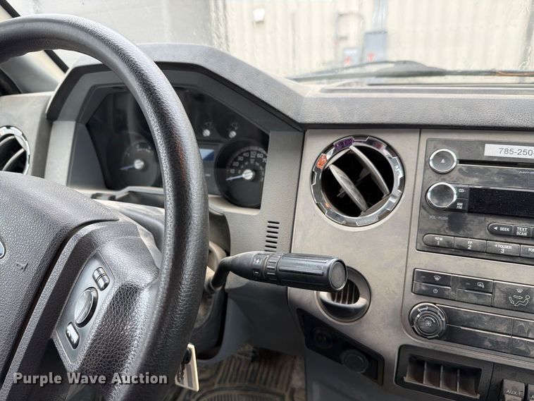 image for item FH6420 2018 Ford F750 Super Duty Ext. Cab utility / service truck