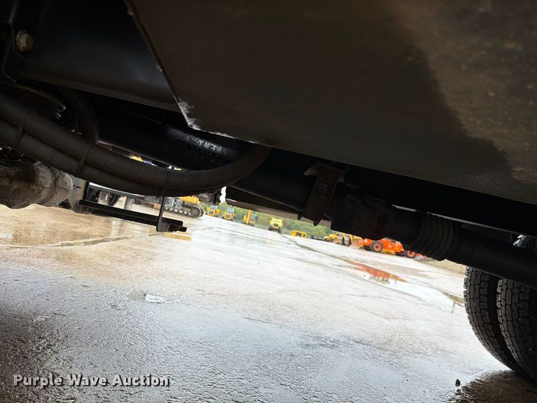 image for item FH6420 2018 Ford F750 Super Duty Ext. Cab utility / service truck