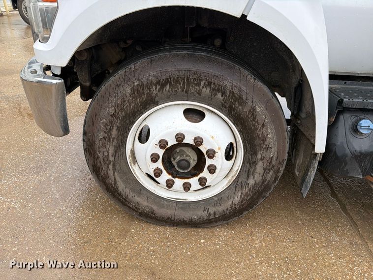 image for item FH6420 2018 Ford F750 Super Duty Ext. Cab utility / service truck