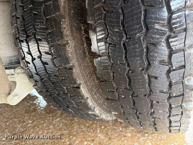 image for item FH6420 2018 Ford F750 Super Duty Ext. Cab utility / service truck