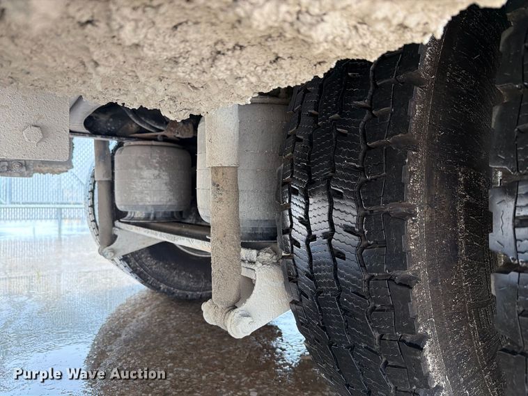 image for item FH6420 2018 Ford F750 Super Duty Ext. Cab utility / service truck