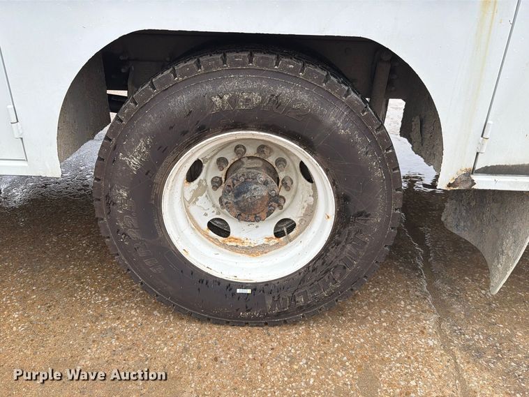 image for item FH6420 2018 Ford F750 Super Duty Ext. Cab utility / service truck