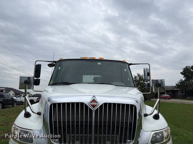 image for item FH6421 2016 International 4400 flatbed truck