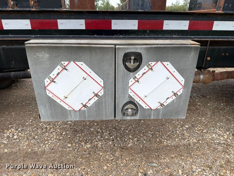 image for item FH6421 2016 International 4400 flatbed truck