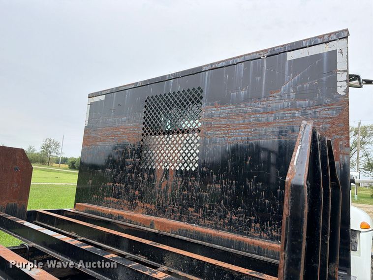 image for item FH6421 2016 International 4400 flatbed truck