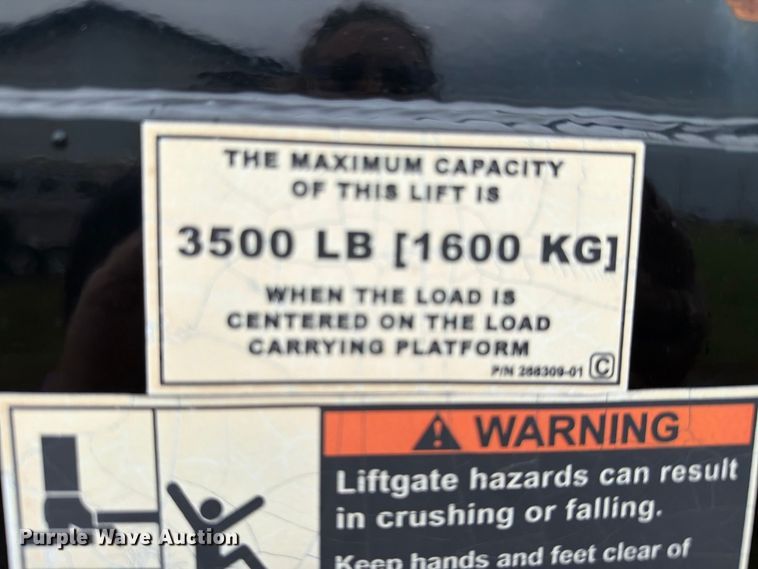 image for item FH6421 2016 International 4400 flatbed truck