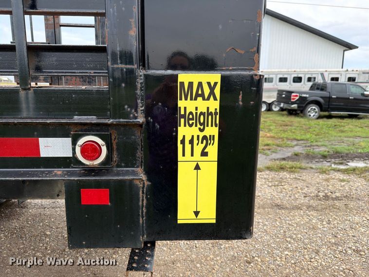 image for item FH6421 2016 International 4400 flatbed truck