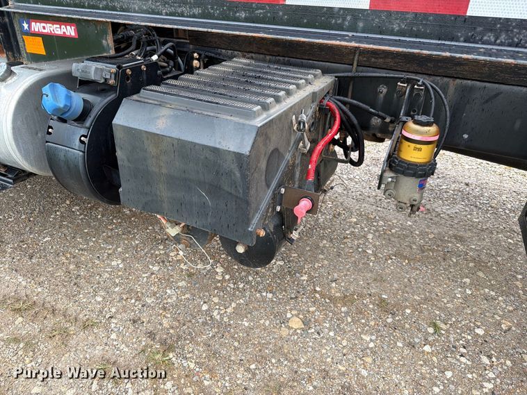 image for item FH6421 2016 International 4400 flatbed truck