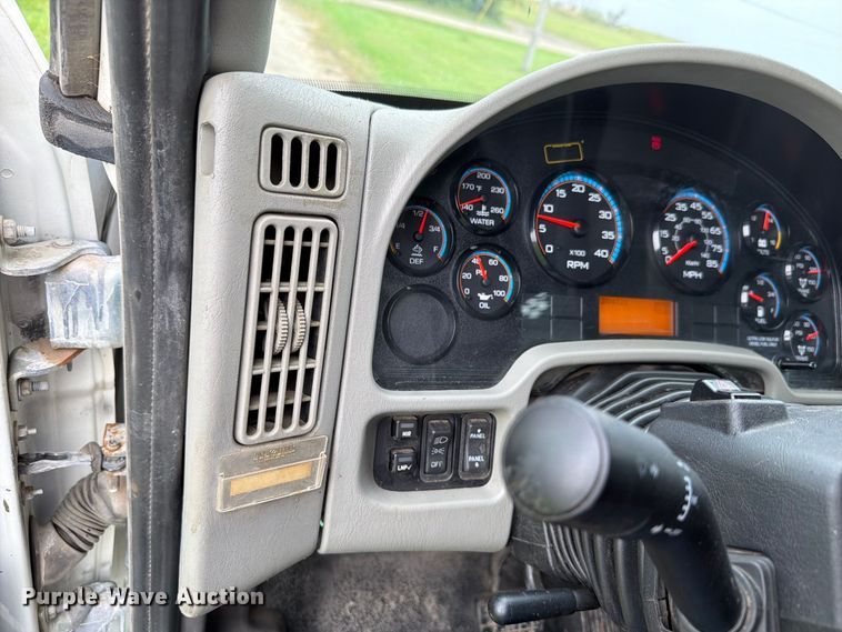 image for item FH6421 2016 International 4400 flatbed truck