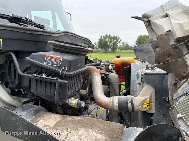 image for item FH6421 2016 International 4400 flatbed truck
