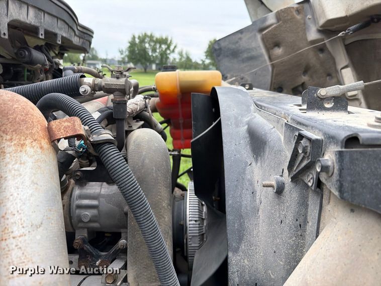 image for item FH6421 2016 International 4400 flatbed truck