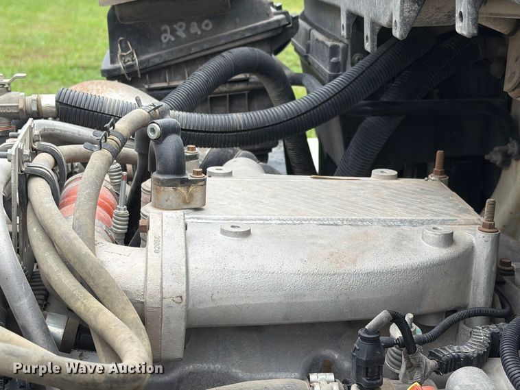 image for item FH6421 2016 International 4400 flatbed truck