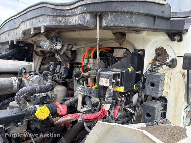 image for item FH6421 2016 International 4400 flatbed truck