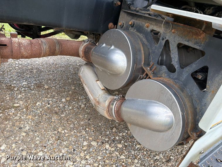 image for item FH6421 2016 International 4400 flatbed truck