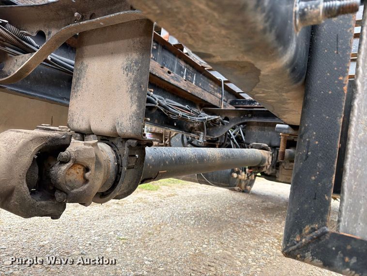 image for item FH6421 2016 International 4400 flatbed truck