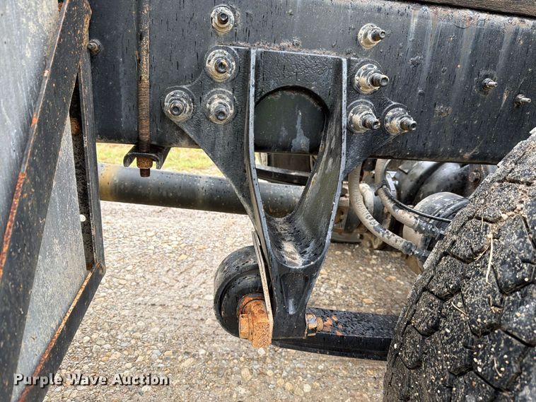 image for item FH6421 2016 International 4400 flatbed truck