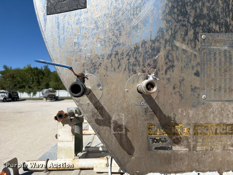 image for item FI0447 1988 Sunshine Stainless Tank & Equip tank trailer
