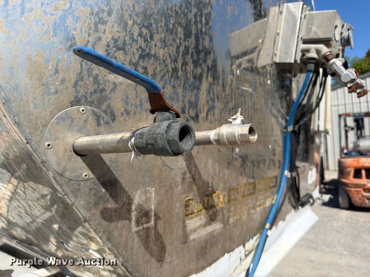 image for item FI0447 1988 Sunshine Stainless Tank & Equip tank trailer
