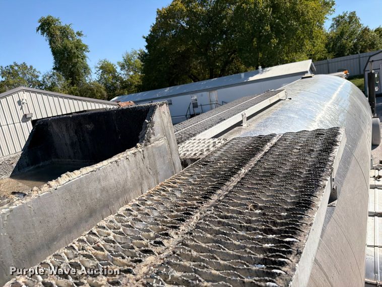 image for item FI0447 1988 Sunshine Stainless Tank & Equip tank trailer