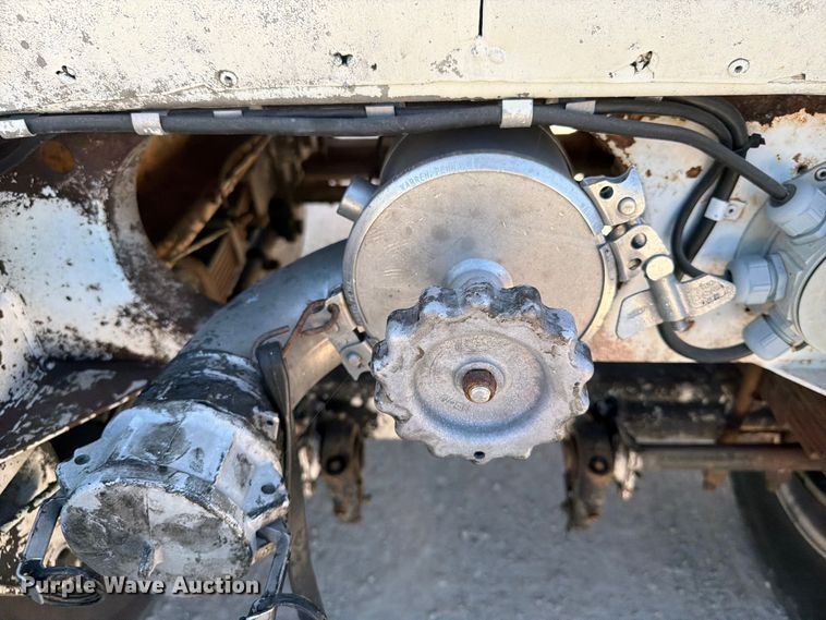 image for item FI0447 1988 Sunshine Stainless Tank & Equip tank trailer