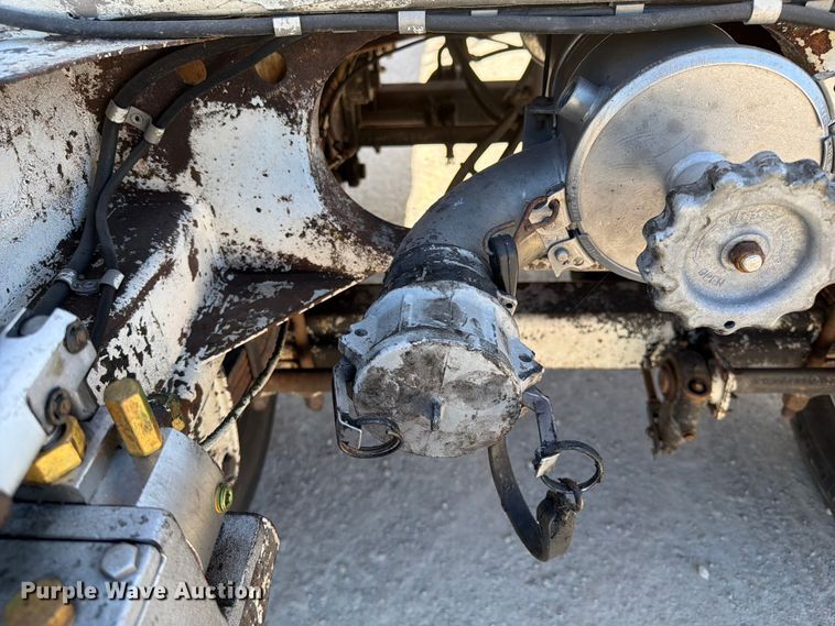 image for item FI0447 1988 Sunshine Stainless Tank & Equip tank trailer