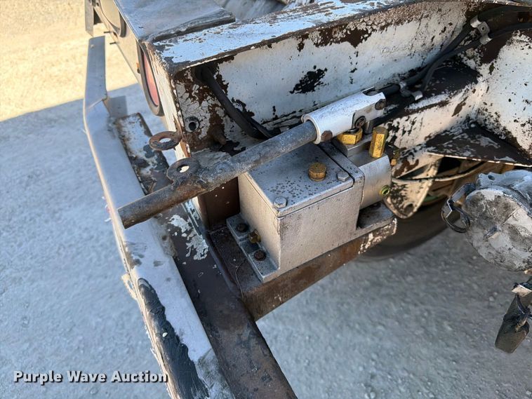 image for item FI0447 1988 Sunshine Stainless Tank & Equip tank trailer