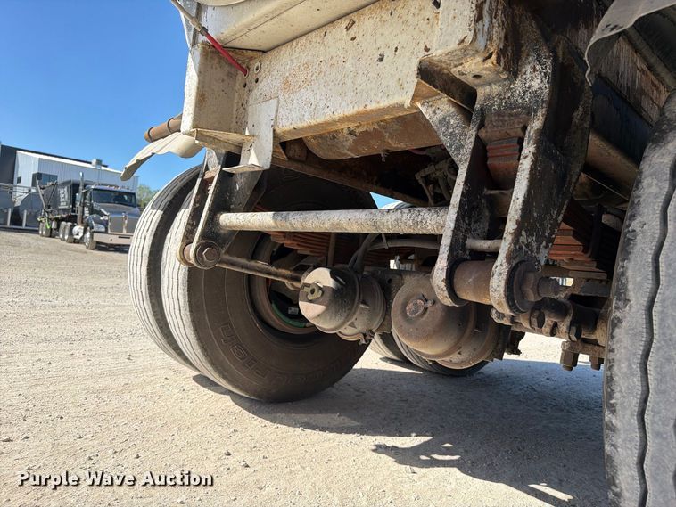 image for item FI0447 1988 Sunshine Stainless Tank & Equip tank trailer